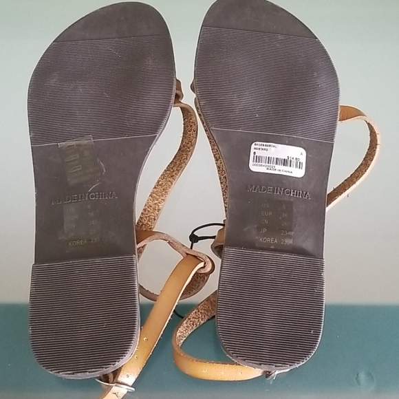 Forever 21 sandals - Picture 3 of 3